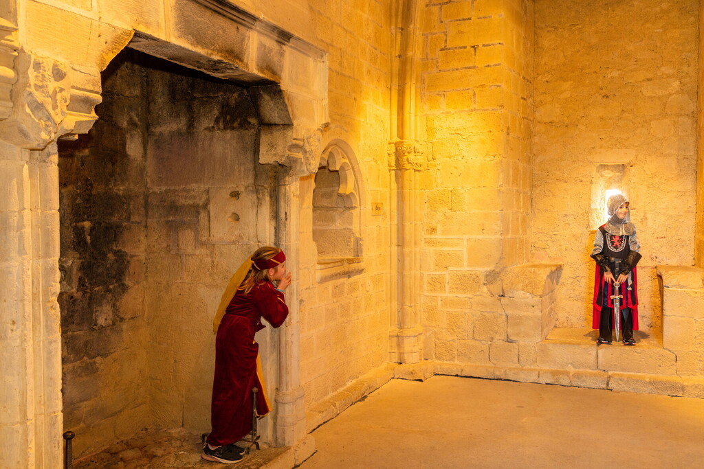 Enfants dans le donjon de Bassoues